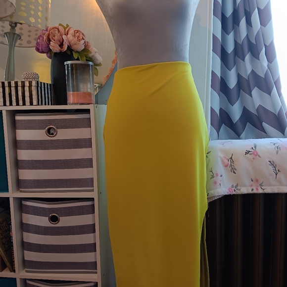 Green yellow Express side slit pencil skirt - Picture 2 of 7